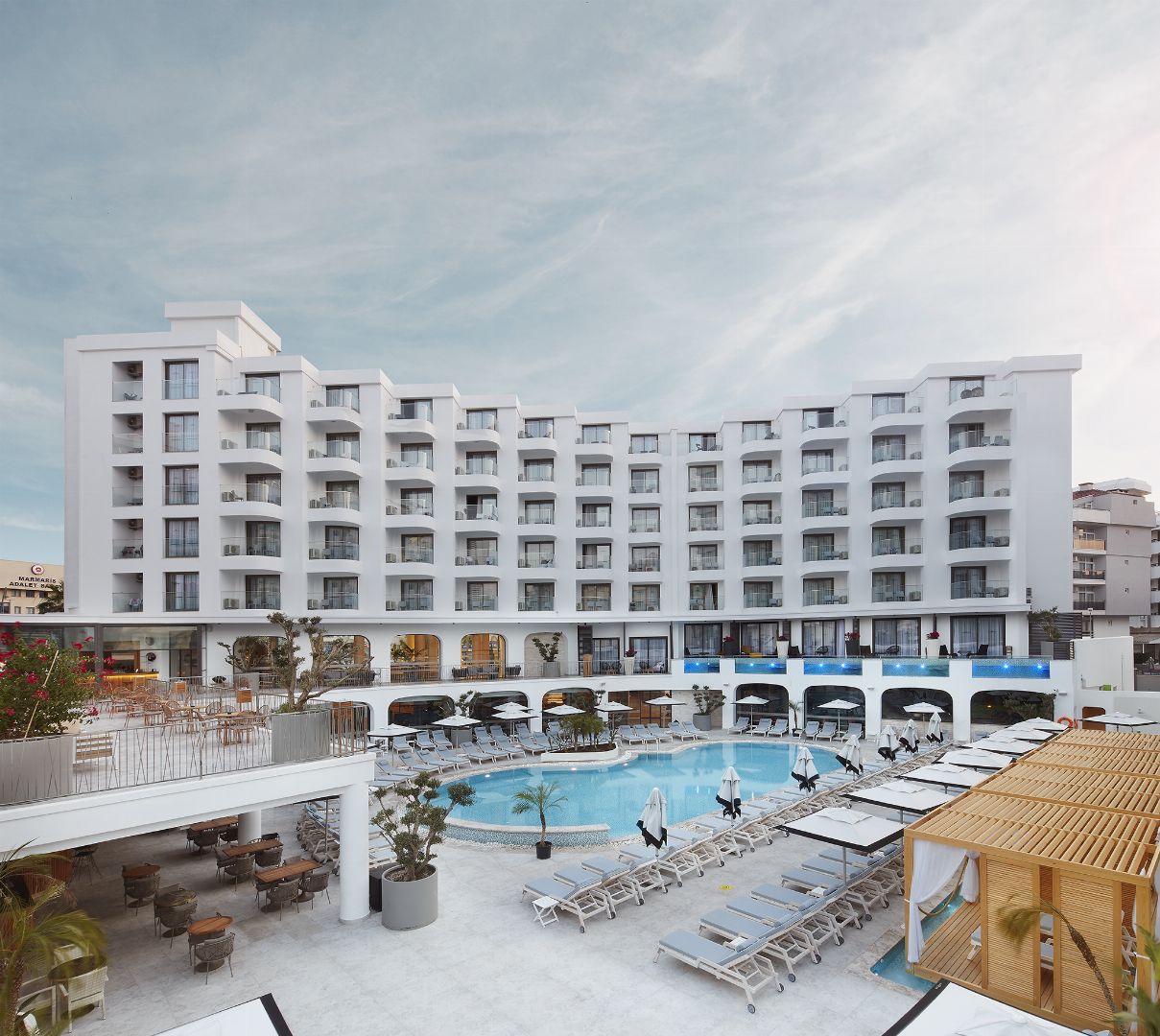 Lalila Blue Suites