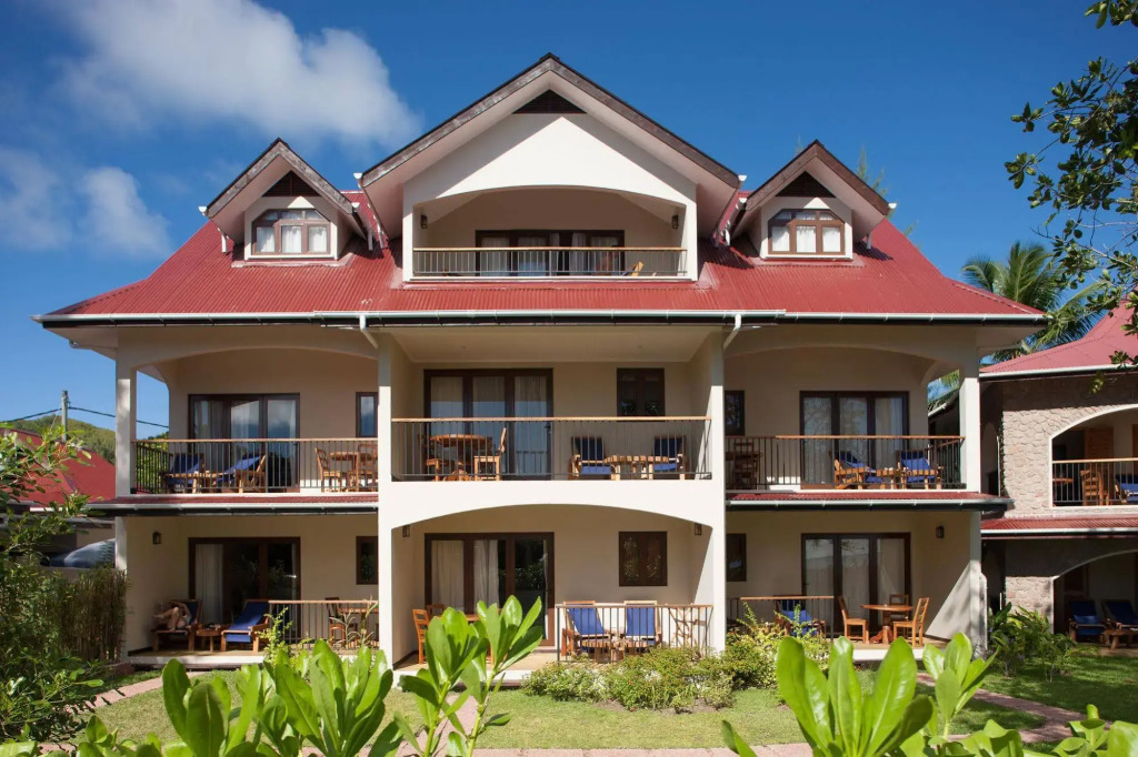 L'hirondelle Self Catering Guest House Special Cat.