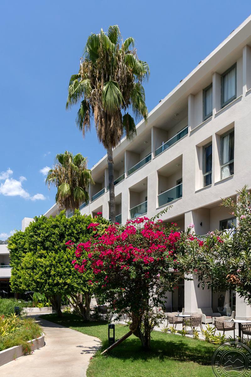 Karmir Resort