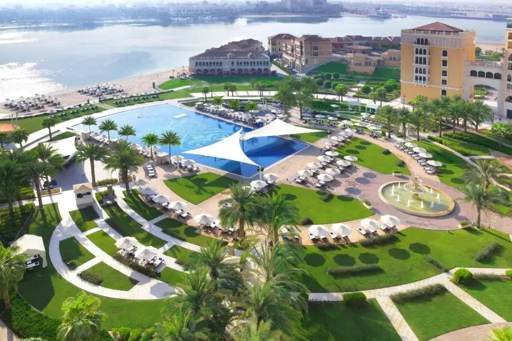 The Ritz-Carlton Abu Dhabi, Grand Canal