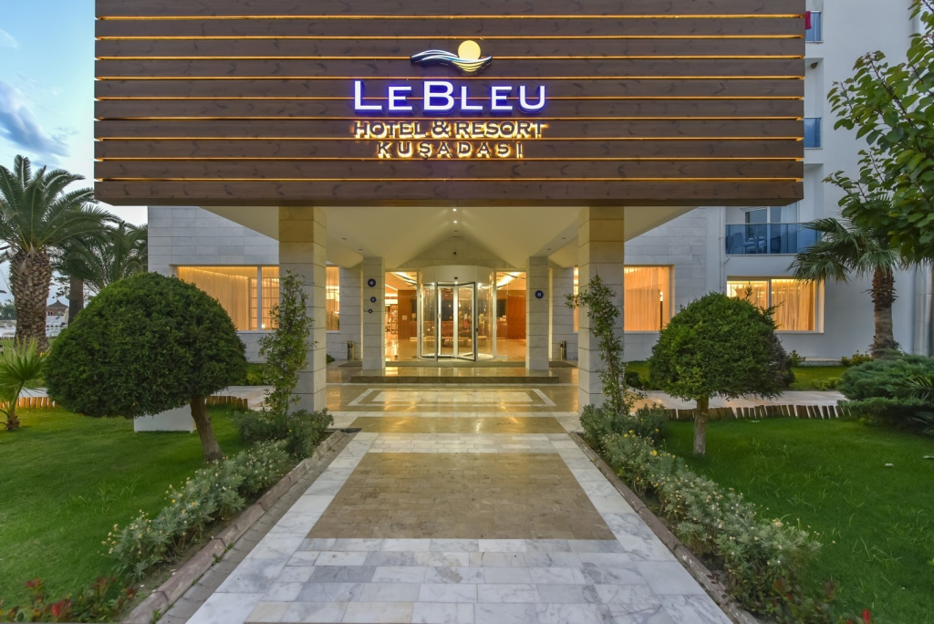 Le Bleu Hotel