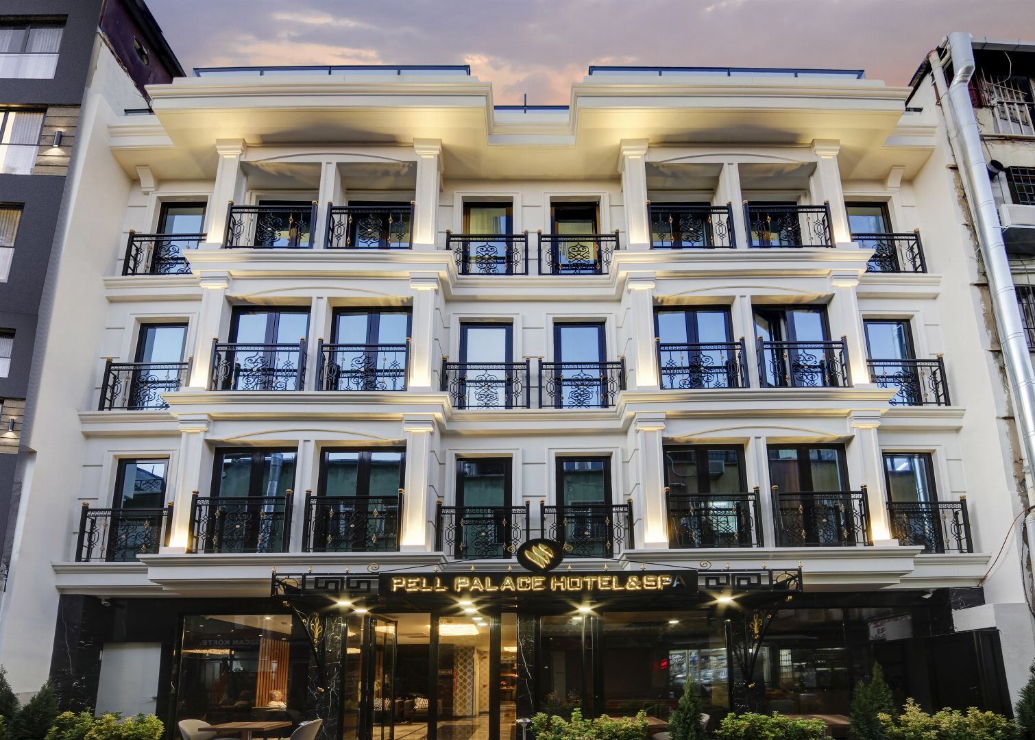 Pell Palace Hotel