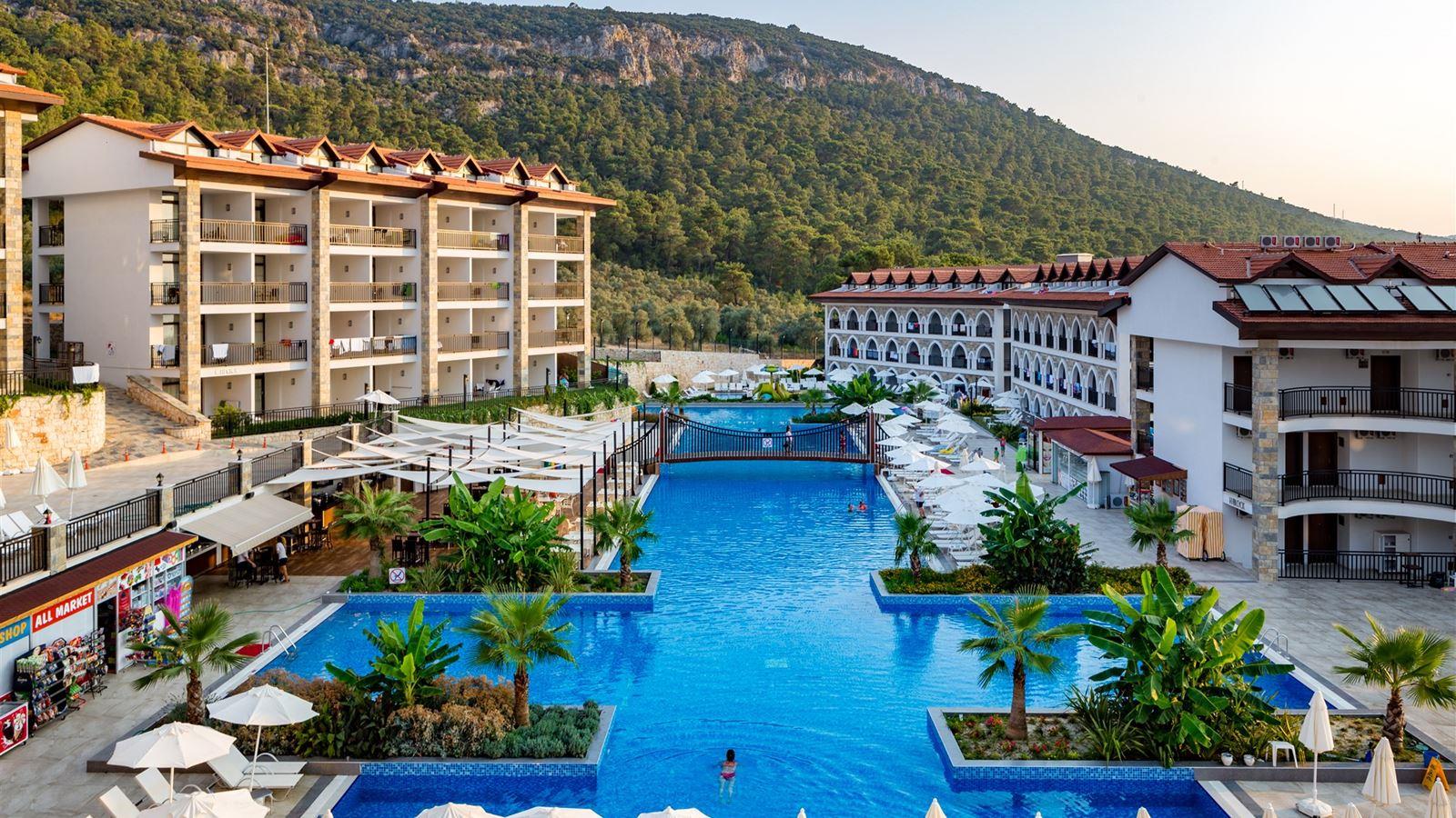 Ramada Resort Akbuk