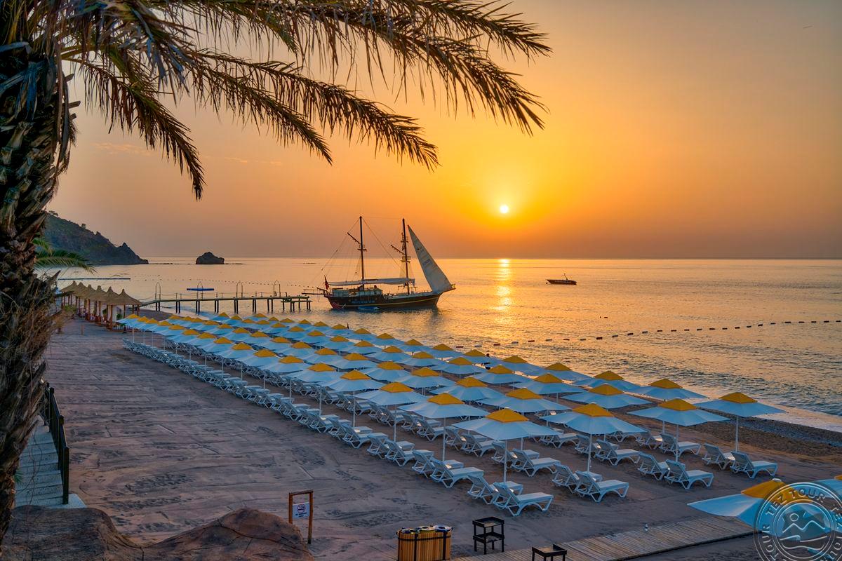 Pirates Beach Club
