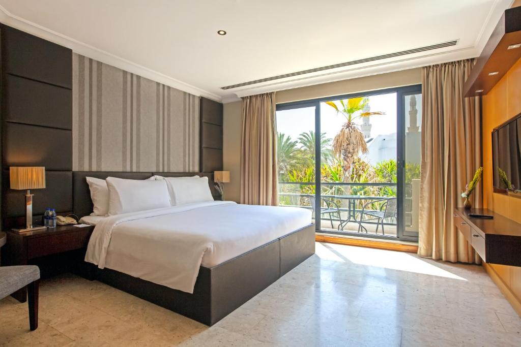 Отель Dubai Marine Beach Resort