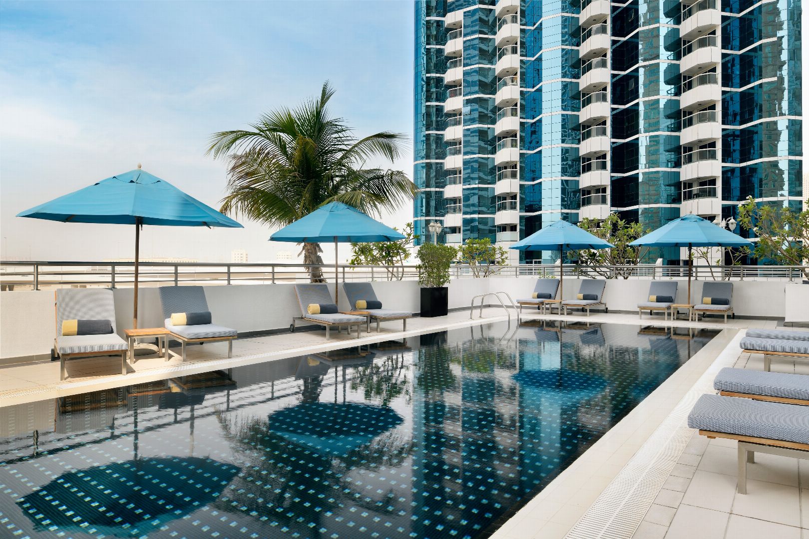 Movenpick Hotel Jumeirah Lakes Towers
