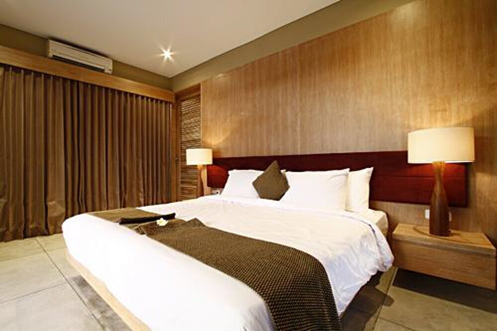 The Grove Villa Bumbak