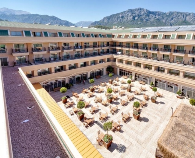 Crystal De Luxe Resort