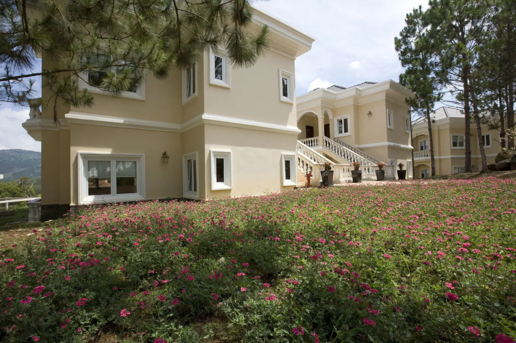 Dalat Edensee Lake Resort
